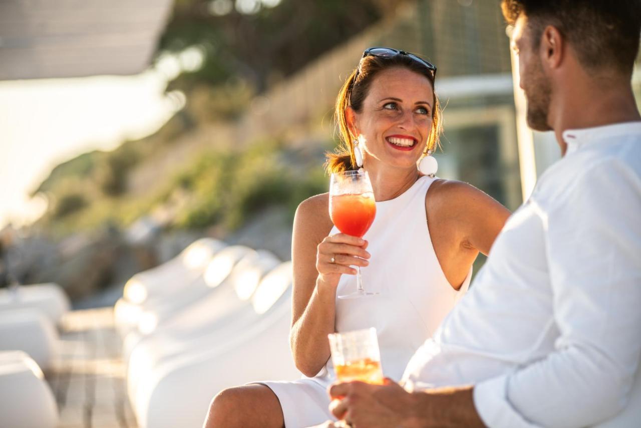 The Sense Experience Resort Follonica Esterno foto A woman drinking a Bellini