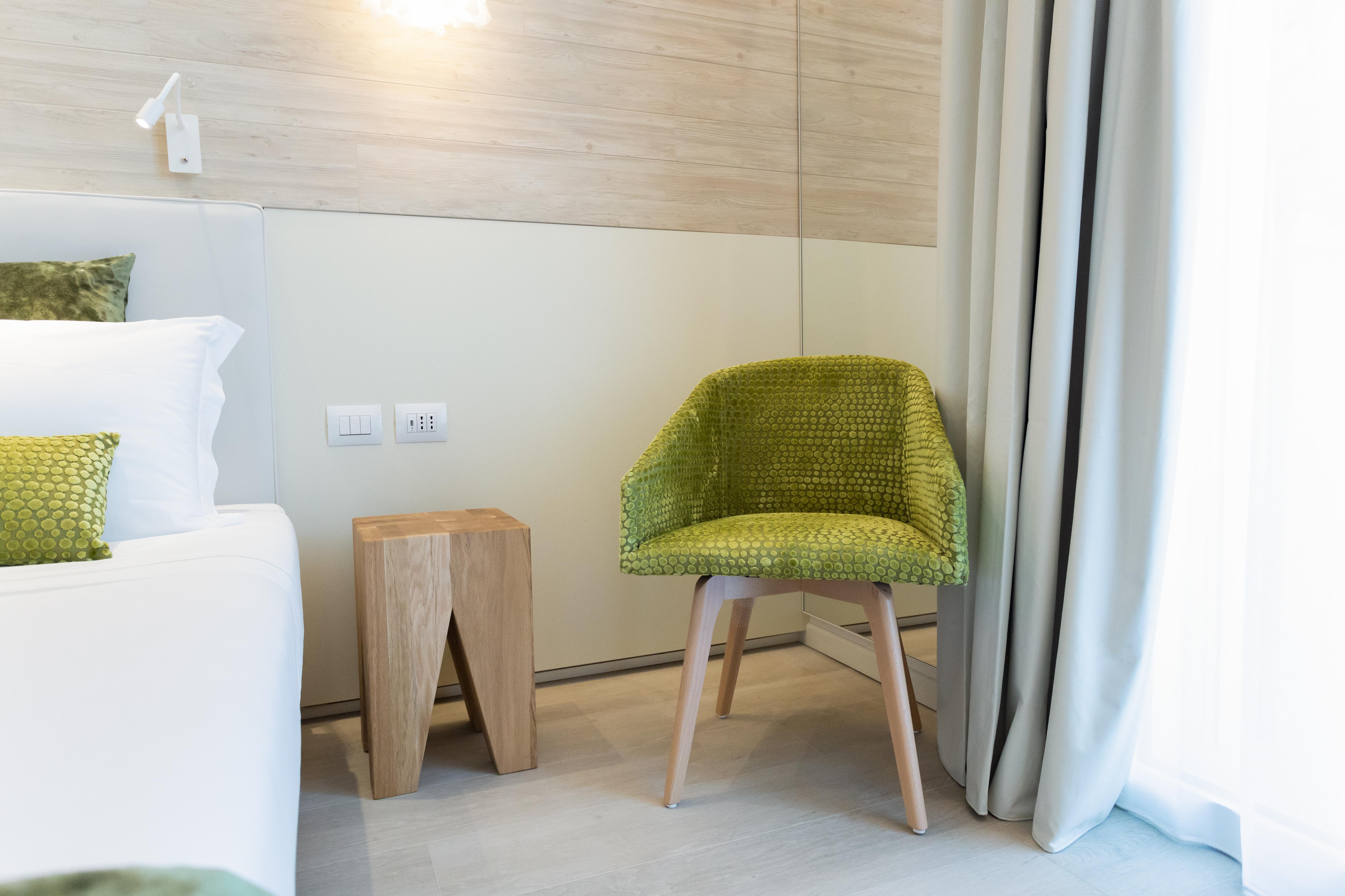 The Sense Experience Resort Follonica Esterno foto A chair in a hotel room