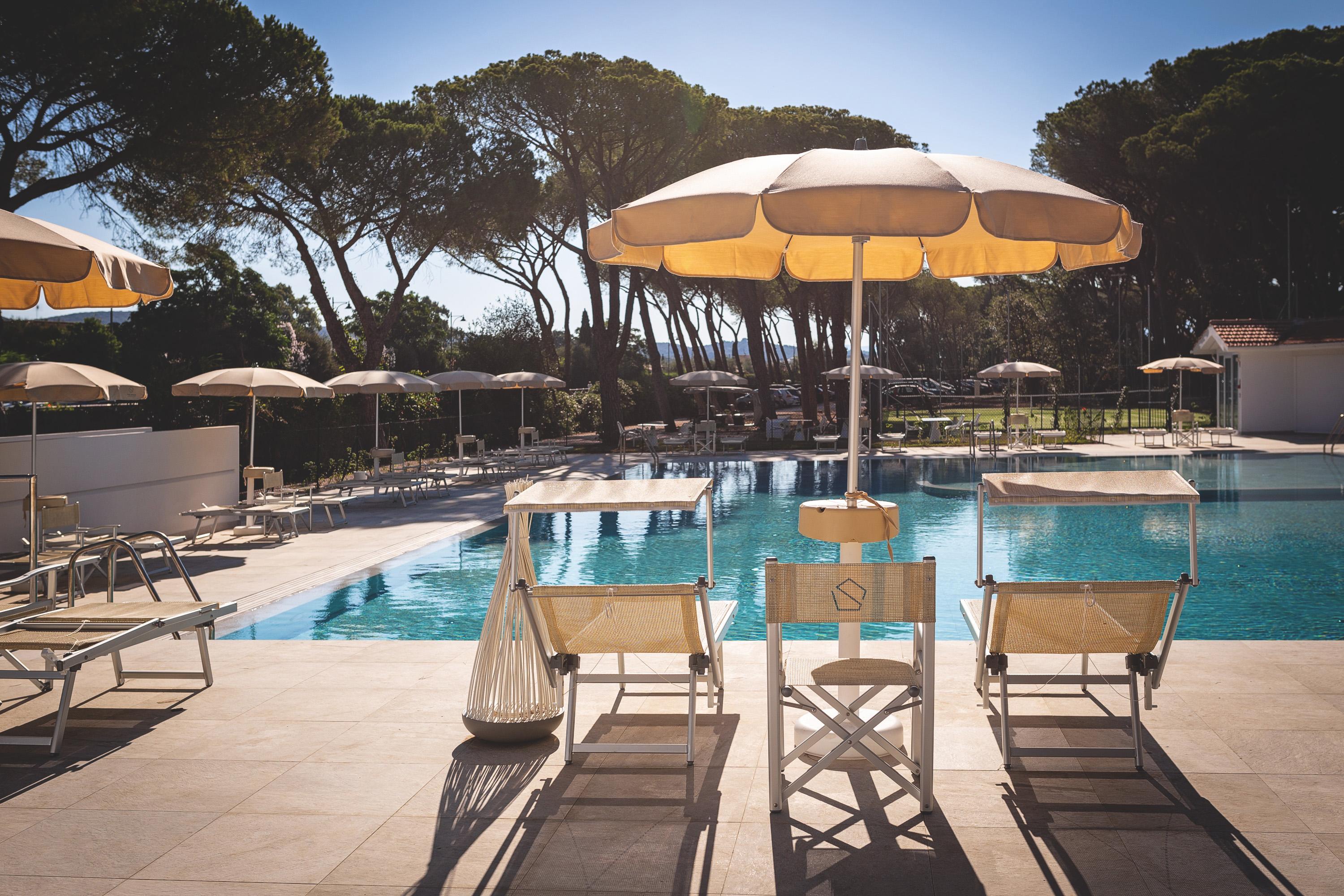 The Sense Experience Resort Follonica Esterno foto The pool at the Hotel Excelsior