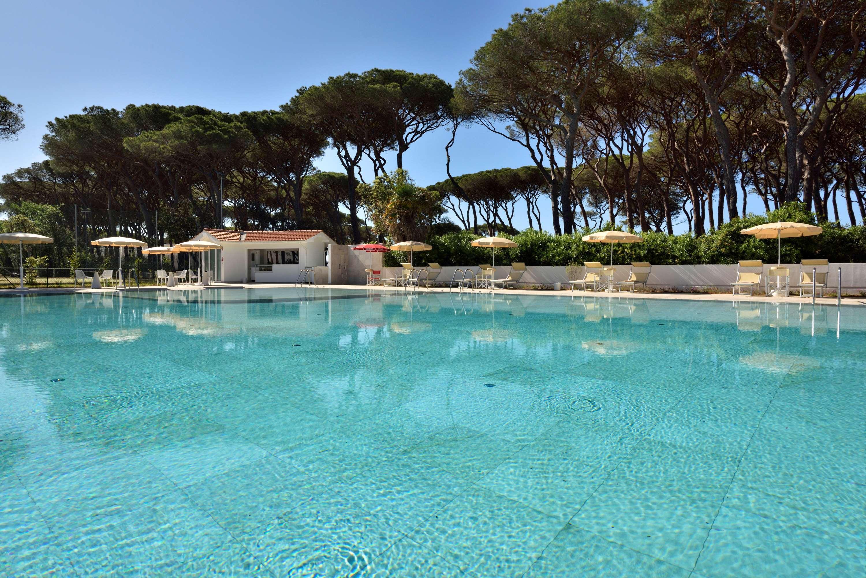 The Sense Experience Resort Follonica Esterno foto The swimming pool at the resort