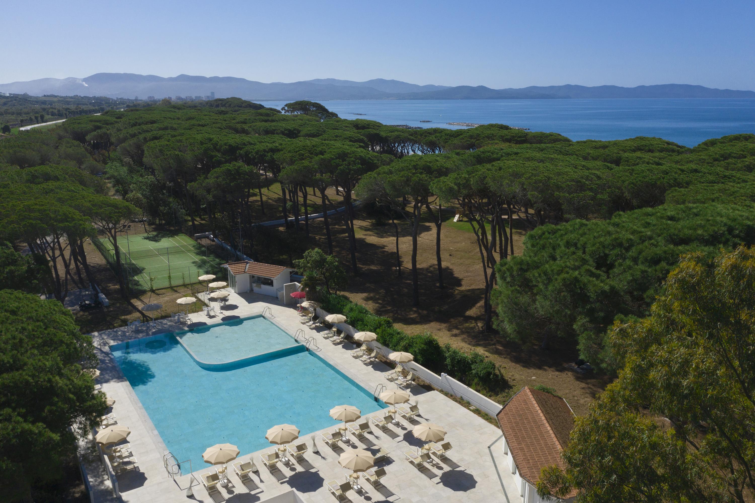 The Sense Experience Resort Follonica Esterno foto The resort's swimming pool