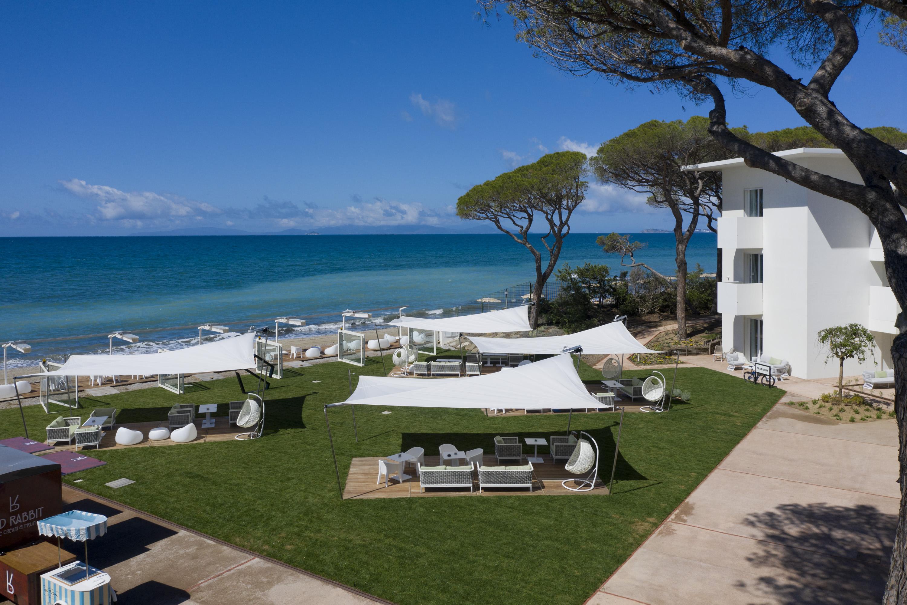 The Sense Experience Resort Follonica Esterno foto The beach at the Hotel