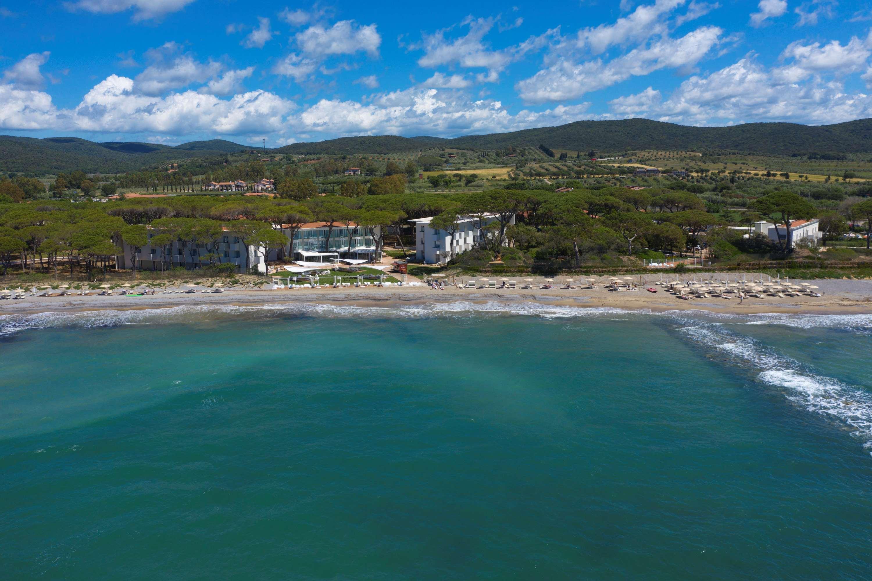 The Sense Experience Resort Follonica Esterno foto Aerial view of the beach